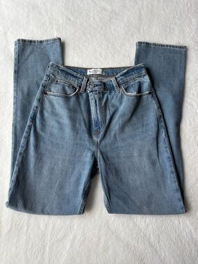 Abercrombie & Fitch Light NWT 90s Slim Straight Ultra High-Rise Jeans, Size 28